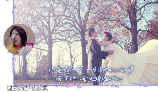 粉色上衣搭黑色牛仔短裤，时尚休闲超耐看，美丽大方显身材，你心动了吗？